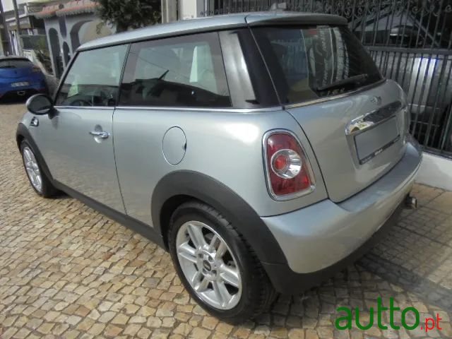 2011' MINI Cooper photo #6