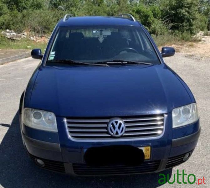 2001' Volkswagen Passat photo #6