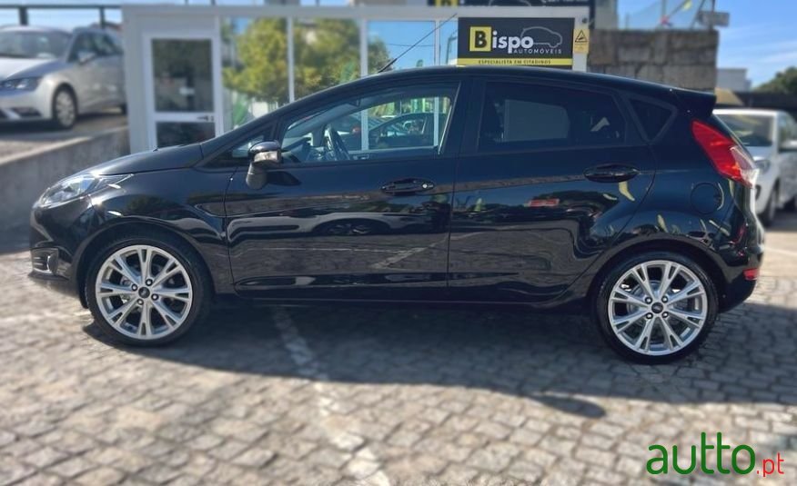 2013' Ford Fiesta photo #2