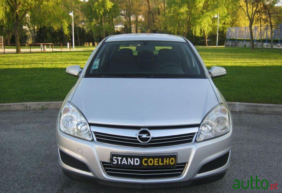 2006' Opel Astra 1.3 Cdti Cosmo photo #1