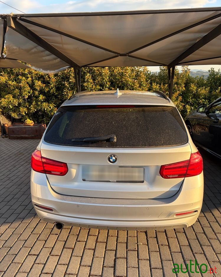 2017' BMW Série 3 D Aut. Sport Line photo #2