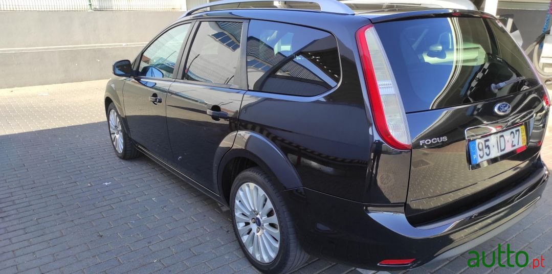 2009' Ford Focus Sw photo #2