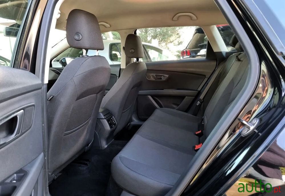 2015' SEAT Leon St photo #5