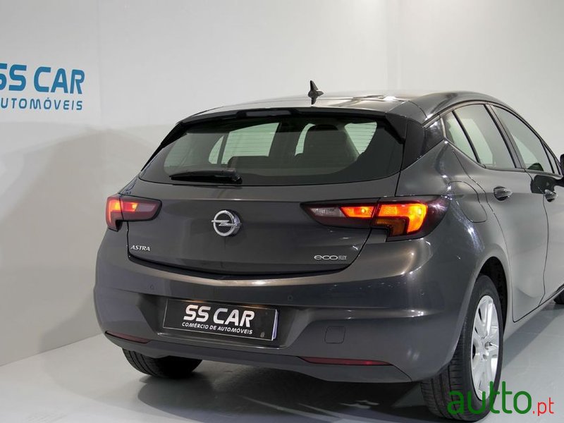 2016' Opel Astra photo #3