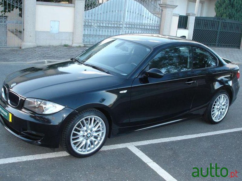 2009' BMW 120 D Coupé photo #1