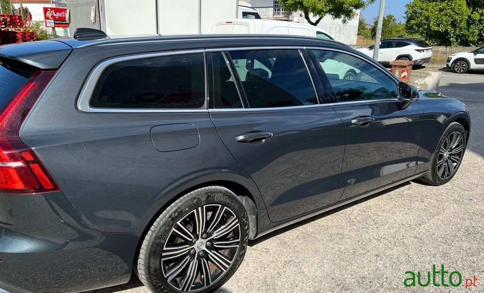 2019' Volvo V60 photo #4
