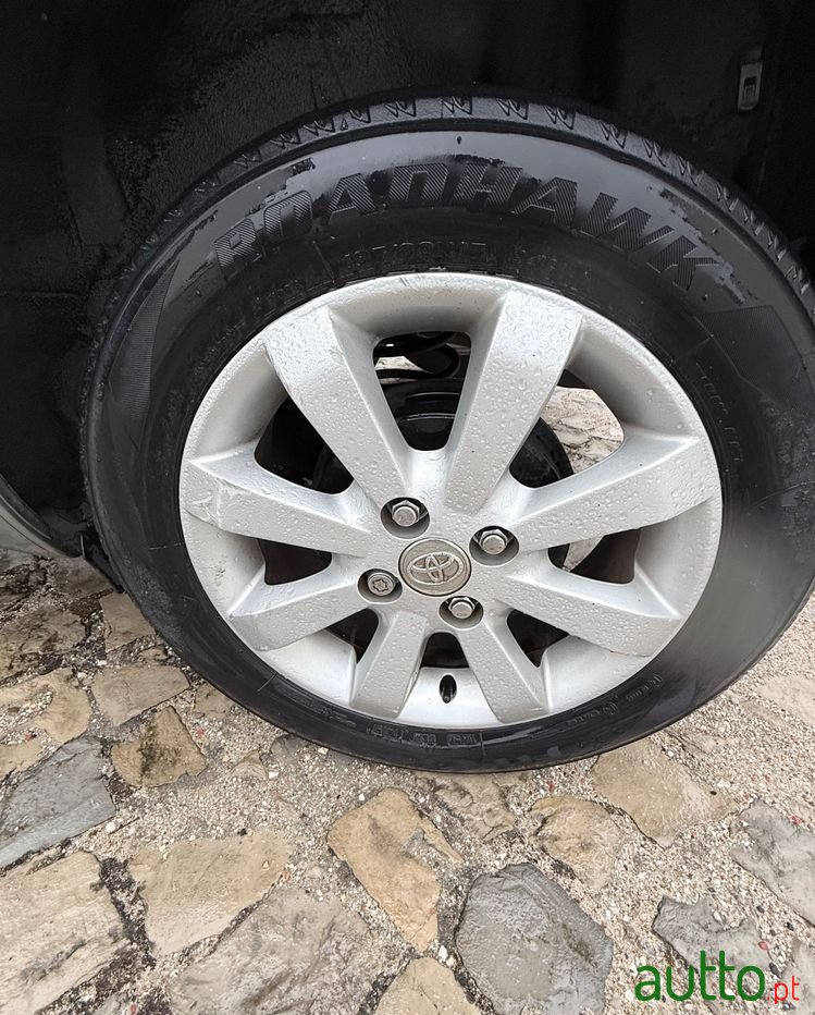 2008' Toyota Yaris photo #3