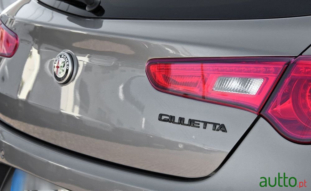 2020' Alfa Romeo Giulietta photo #4