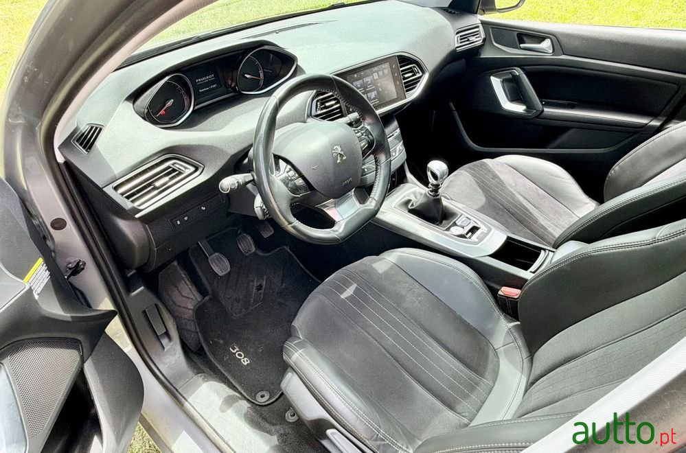 2014' Peugeot 308 photo #2