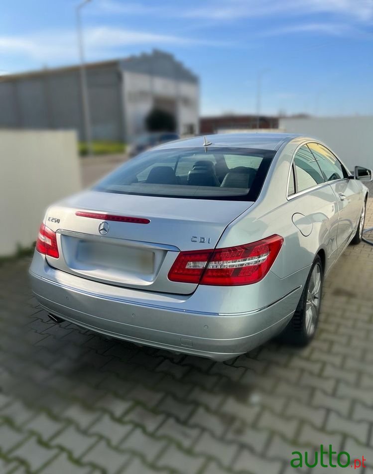 2012' Mercedes-Benz E 250 photo #5
