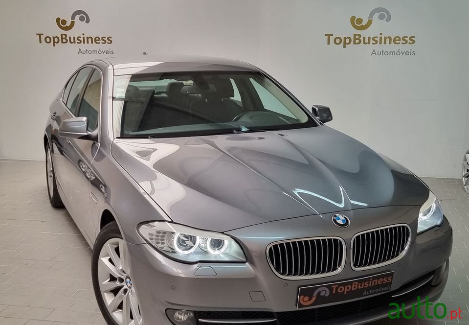 2012' BMW 525 photo #1