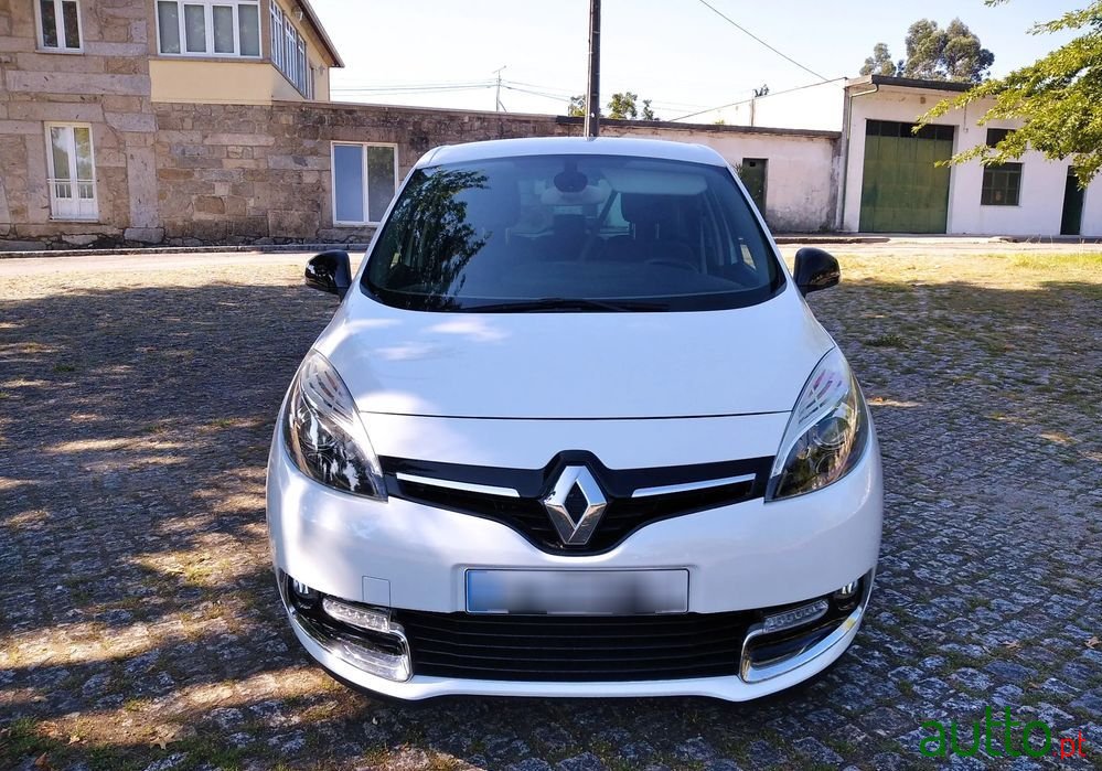 2013' Renault Scenic photo #2