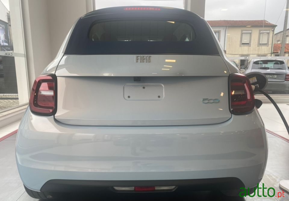 2022' Fiat 500E photo #4