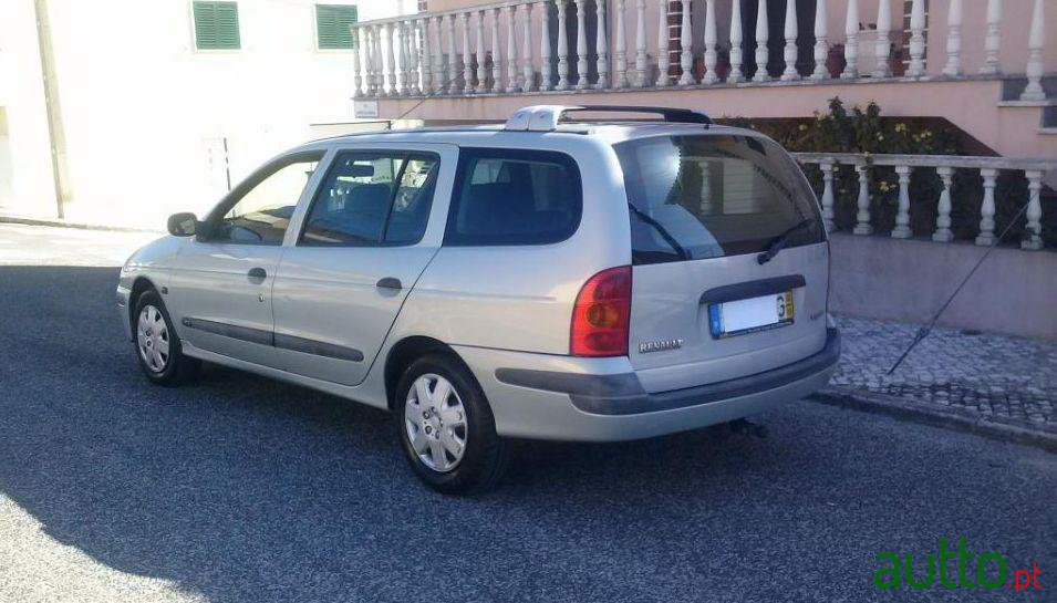 2000' Renault Megane Break photo #3