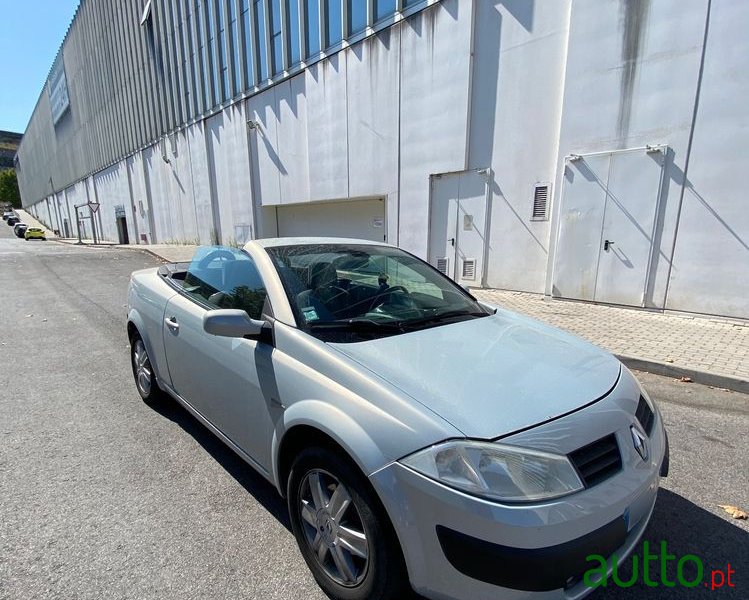 2004' Renault Megane photo #2