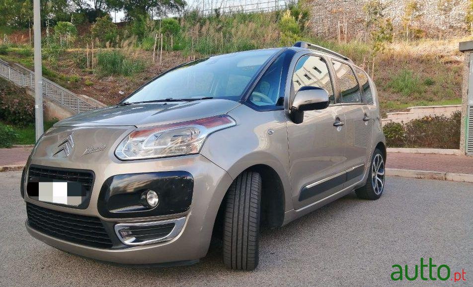 2010' Citroen C3 Picasso photo #4