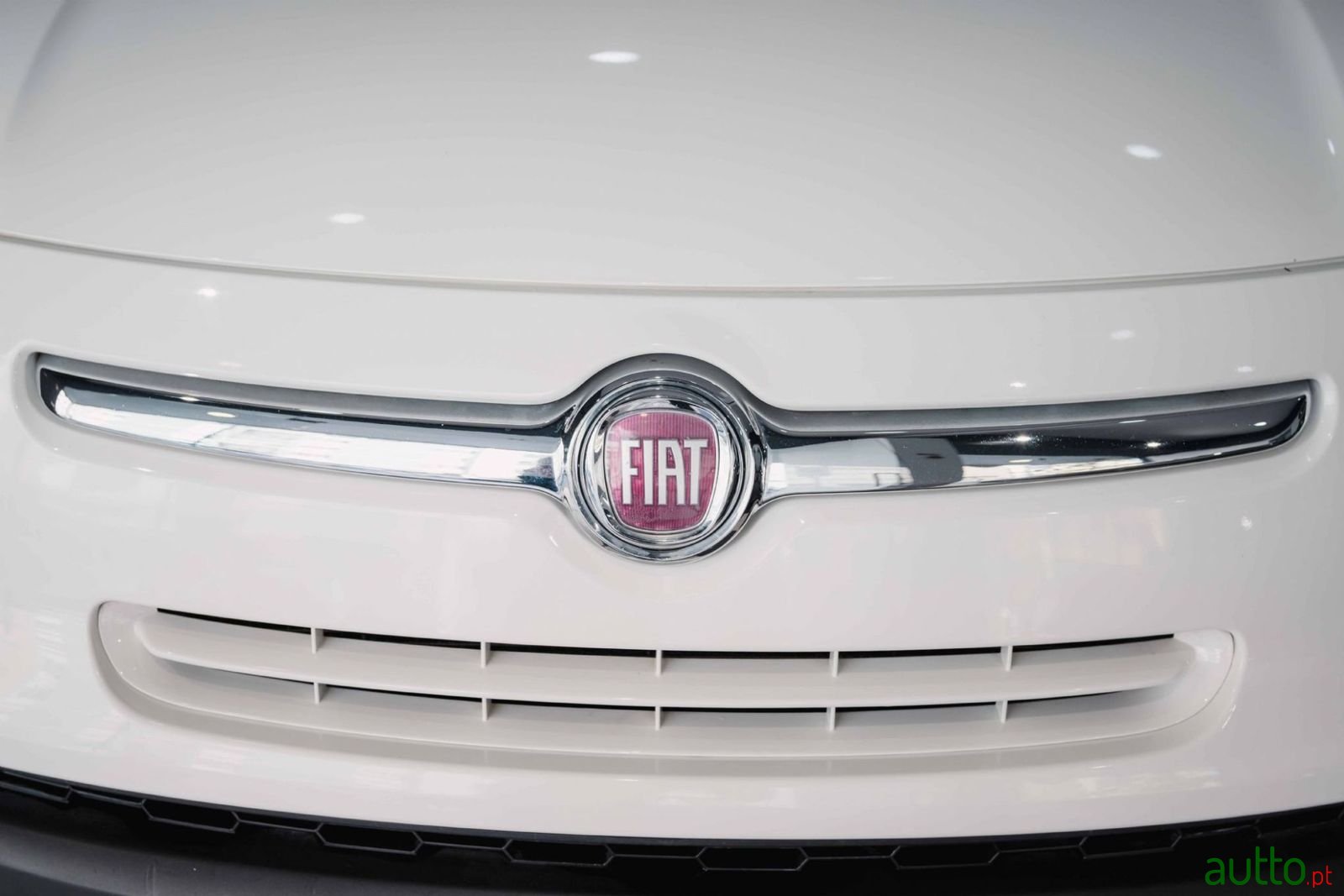 2015' Fiat 500L photo #4