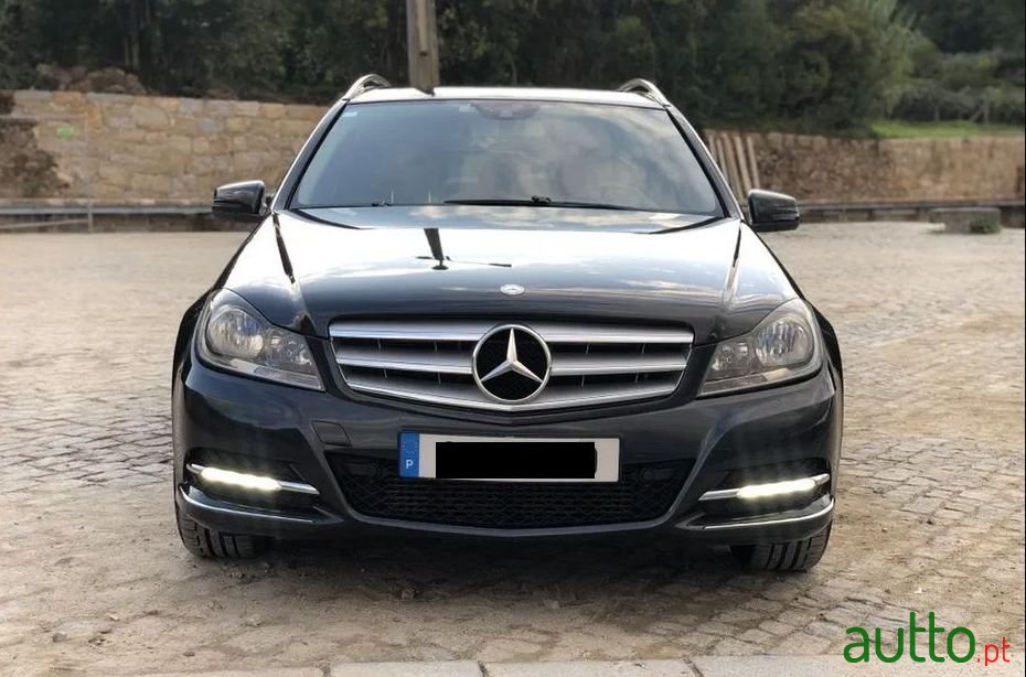 2011' Mercedes-Benz C-180 photo #4