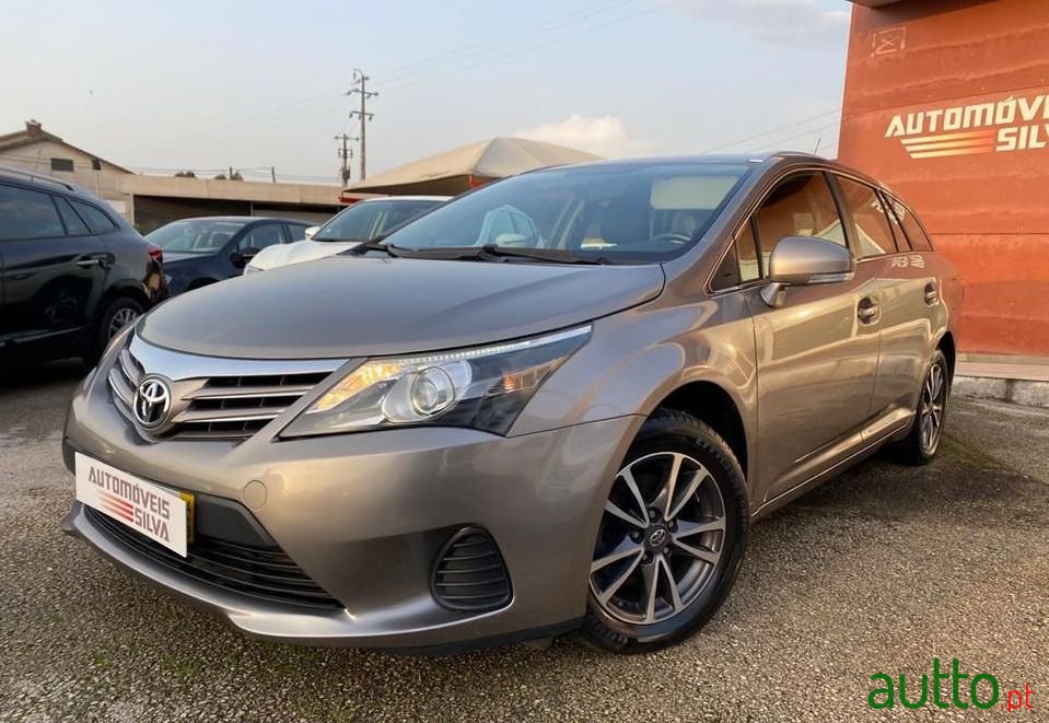 2014' Toyota Avensis Sw photo #2