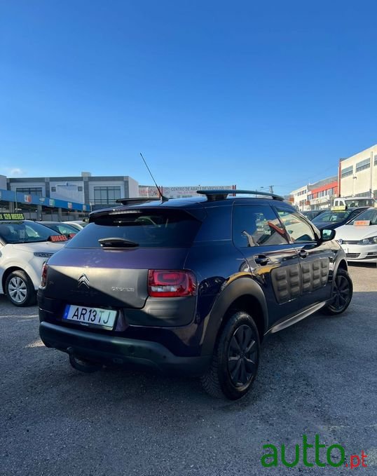 2017' Citroen C4 Cactus photo #3