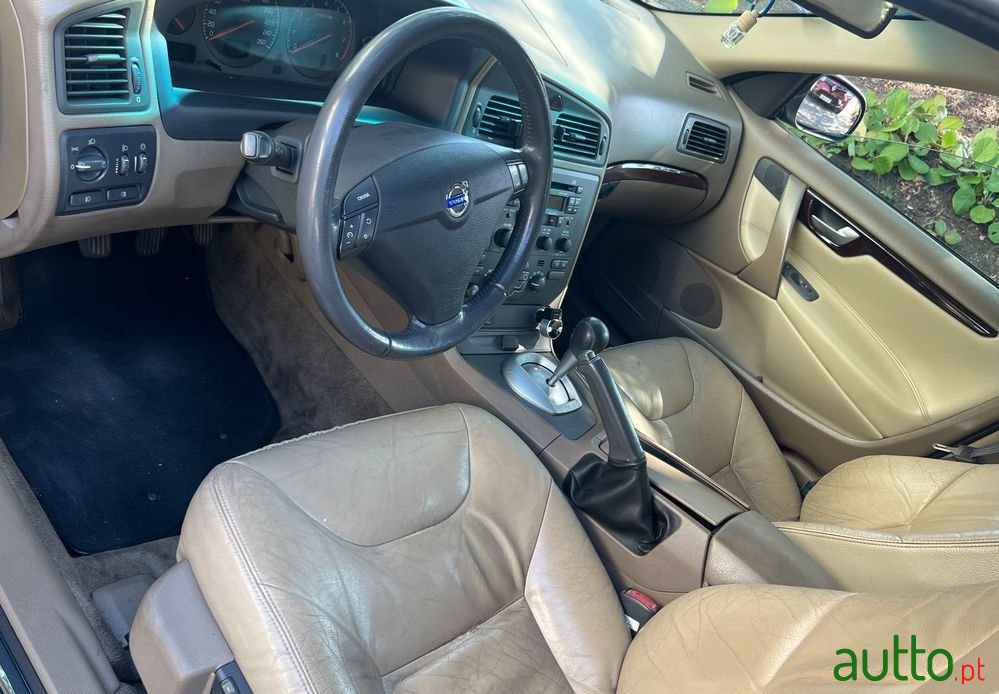 2001' Volvo S60 2.3 T5 photo #5