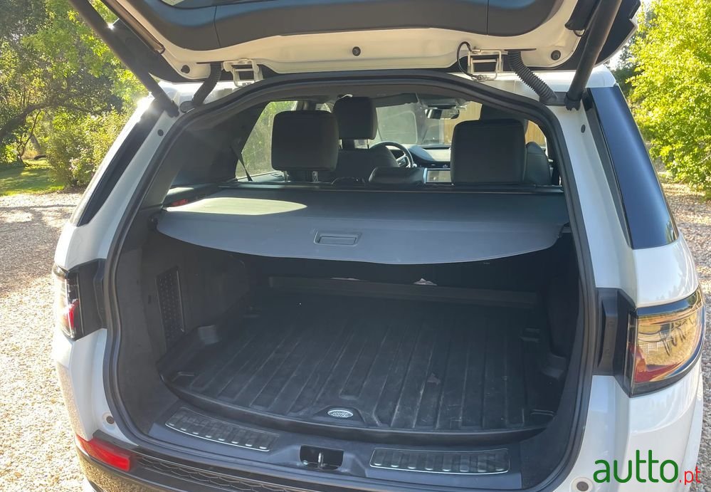 2023' Land Rover Discovery Sport photo #5