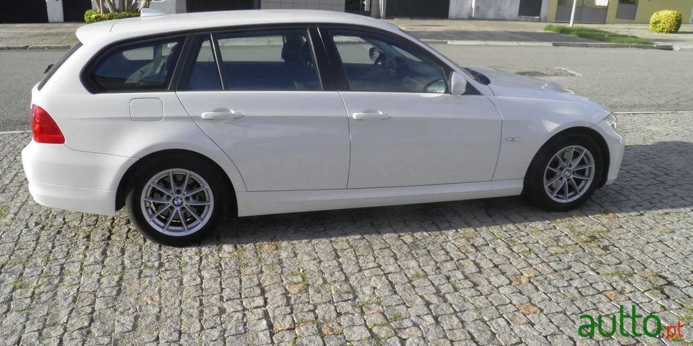 2010' BMW Série 3 D photo #5