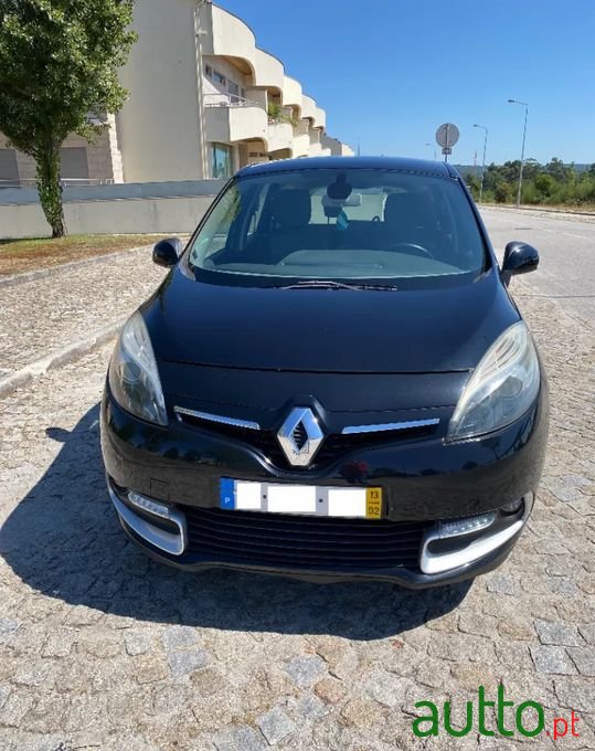 2013' Renault Grand Scenic photo #1