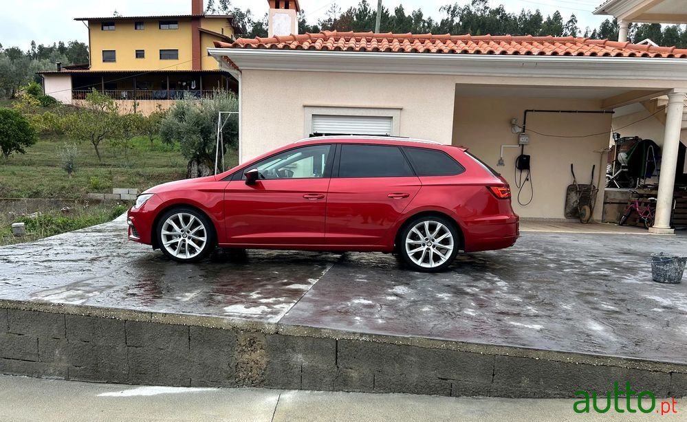 2019' SEAT Leon St photo #2