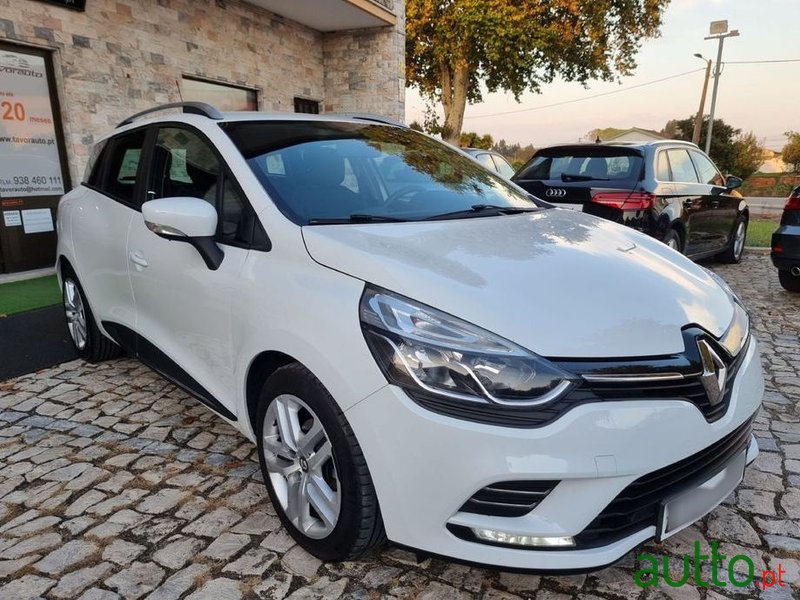 2018' Renault Clio Sport Tourer photo #2