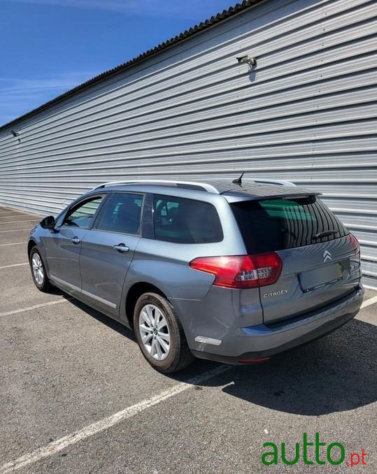 2012' Citroen C5 Tourer photo #4