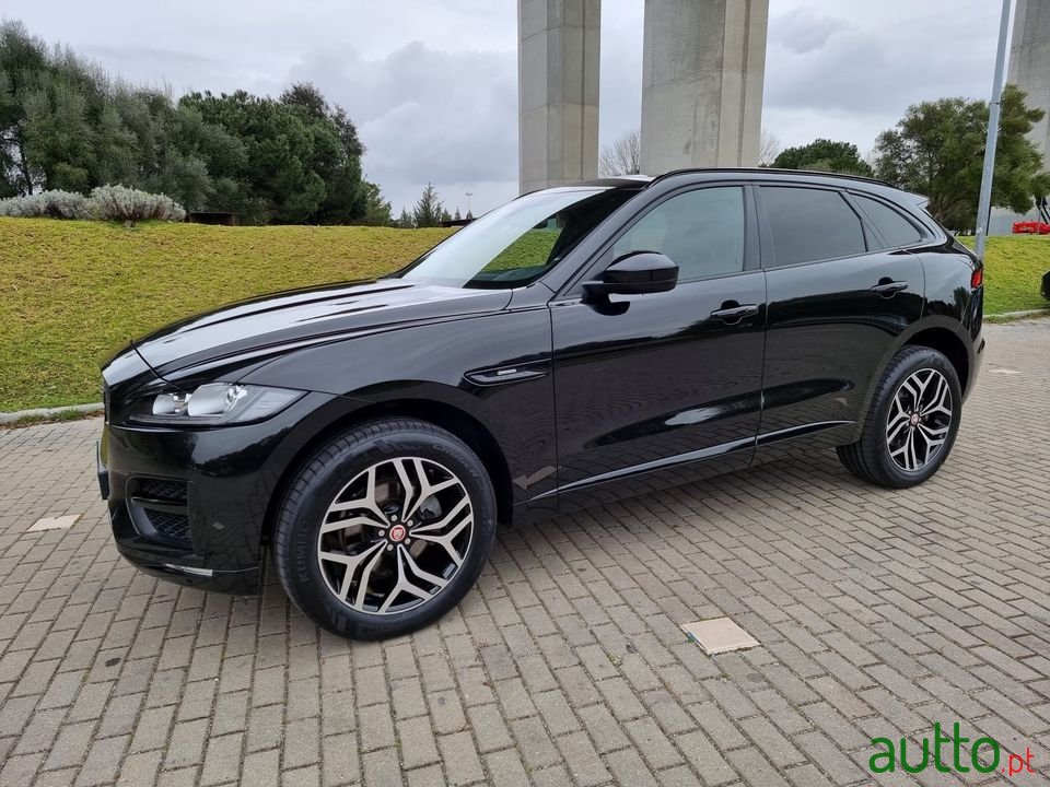 2017' Jaguar F-Pace photo #3