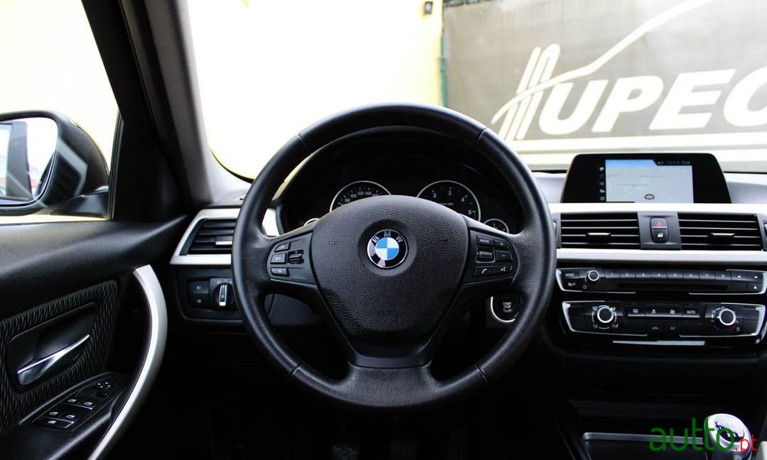 2017' BMW 318 photo #4