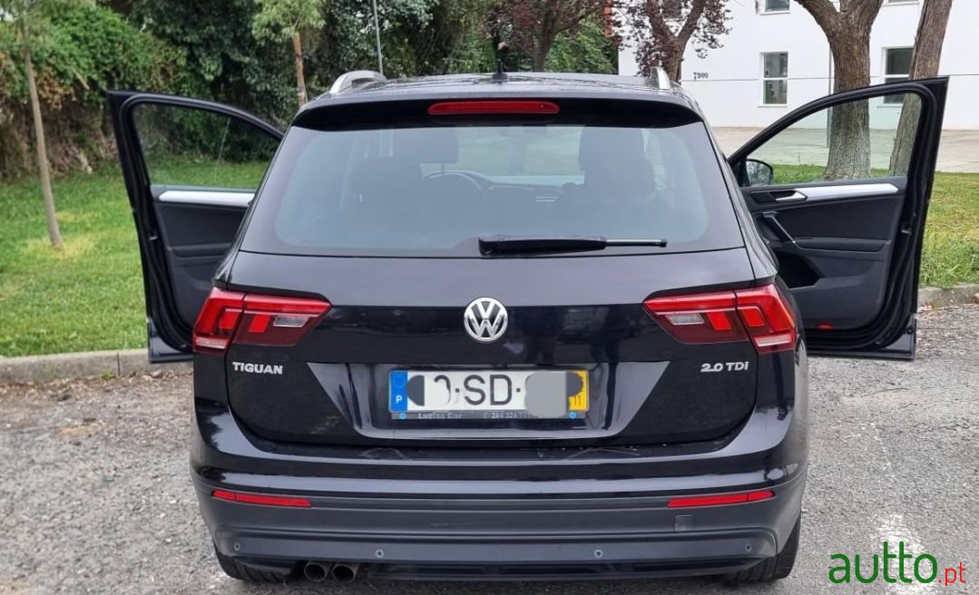 2016' Volkswagen Tiguan photo #2