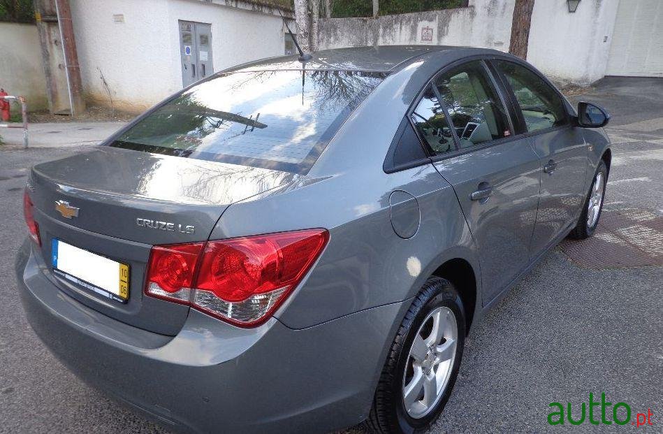 2010' Chevrolet Cruze 1.6I  Ls photo #1