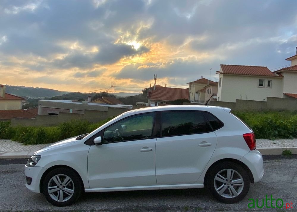 2014' Volkswagen Polo photo #3