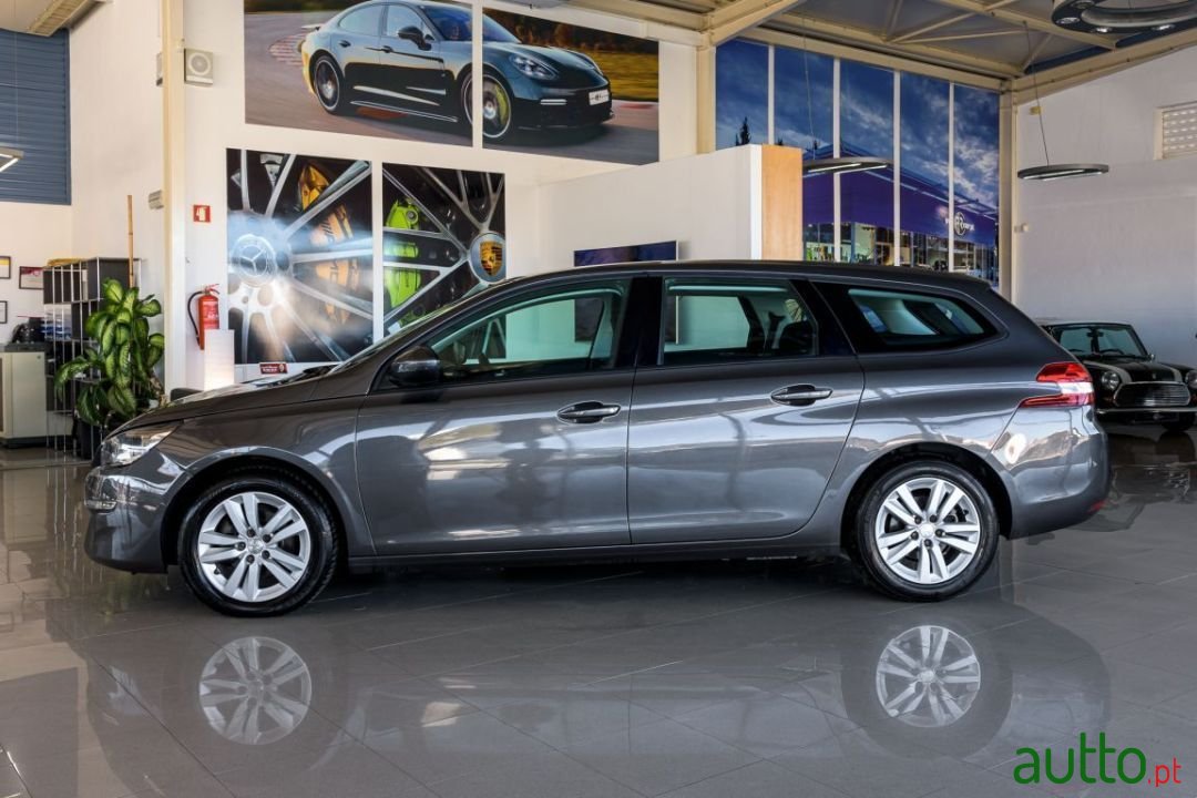 2017' Peugeot 308 Sw photo #2