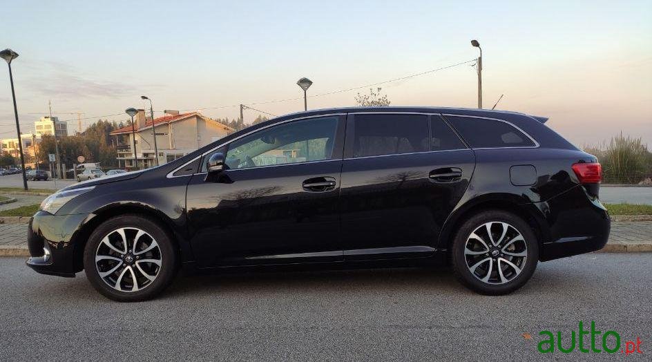 2014' Toyota Avensis Touring Sports photo #4