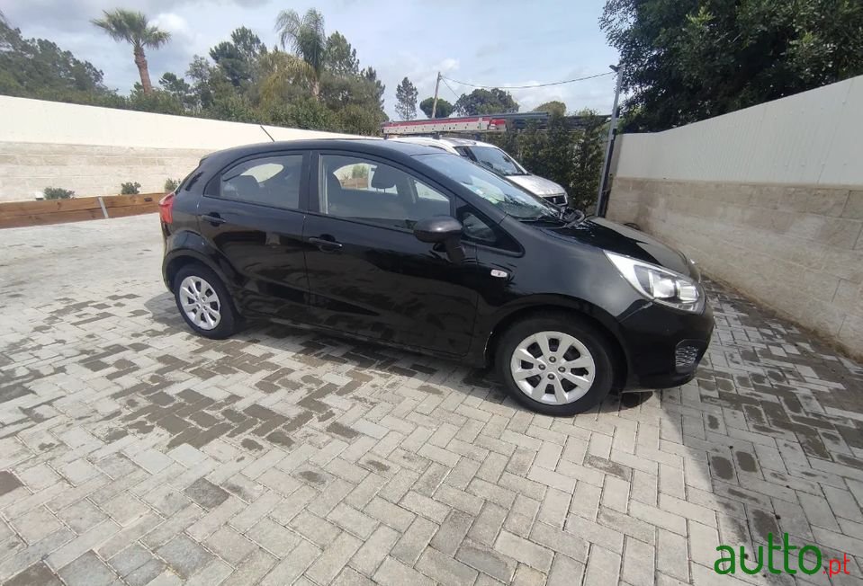 2013' Kia Rio photo #3
