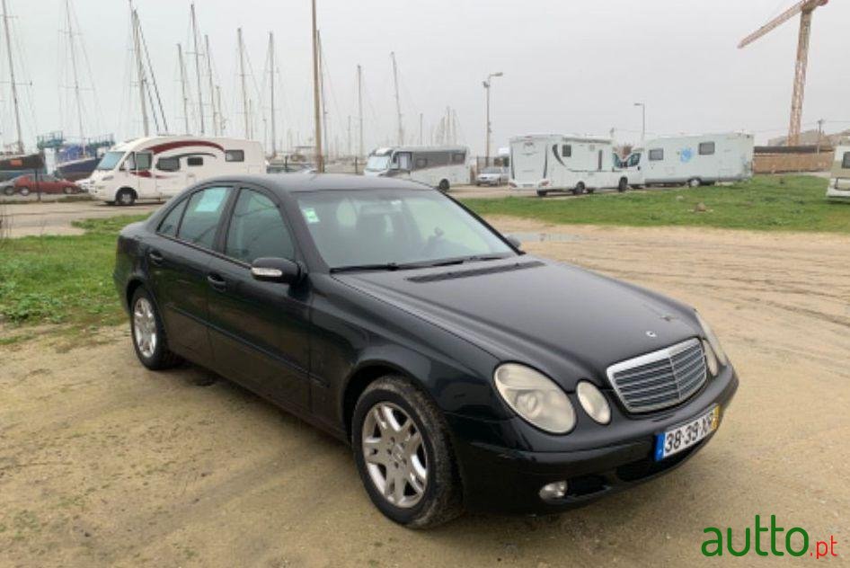 2002' Mercedes-Benz E-220 Classic photo #1