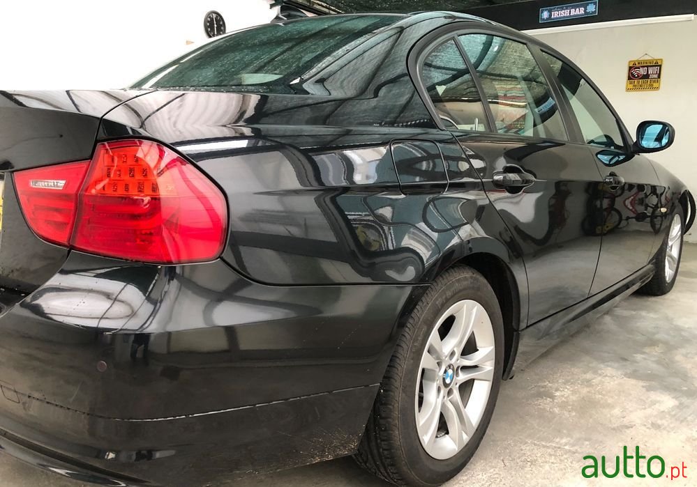 2009' BMW Série 3 D Navigation photo #4