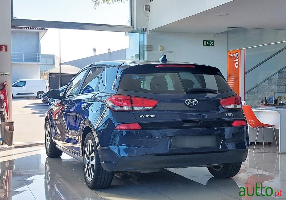 2020' Hyundai i30 1.6 Crdi Style photo #3