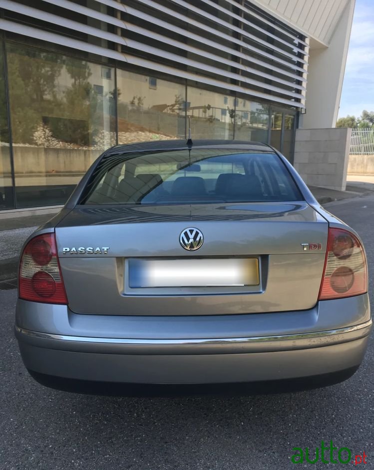 2001' Volkswagen Passat photo #3