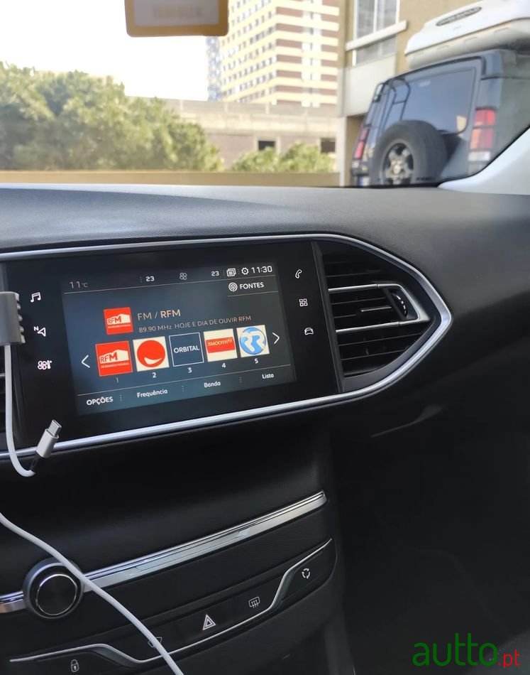 2018' Peugeot 308 Sw photo #1