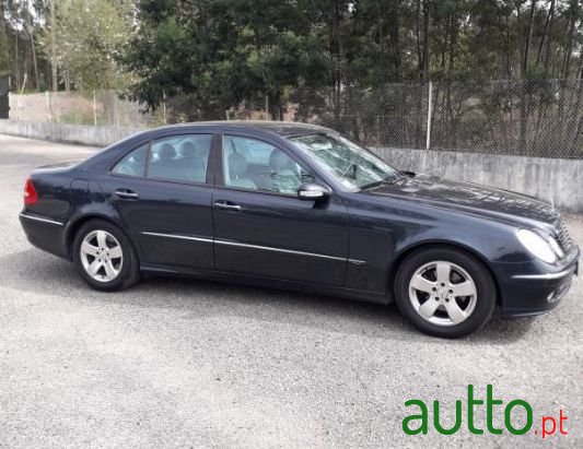 2003' Mercedes-Benz E-220 photo #1