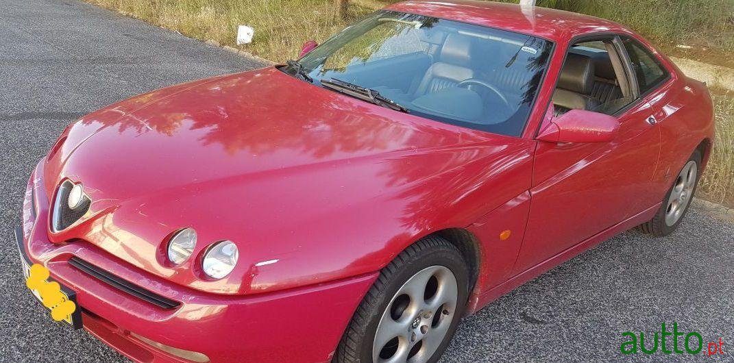 2002' Alfa Romeo GTV photo #2