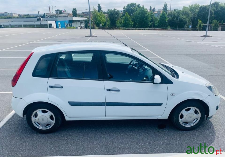 2006' Ford Fiesta photo #1