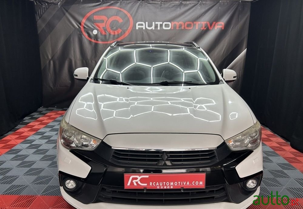 2017' Mitsubishi ASX photo #2