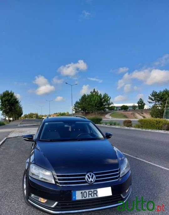 2011' Volkswagen Passat photo #1