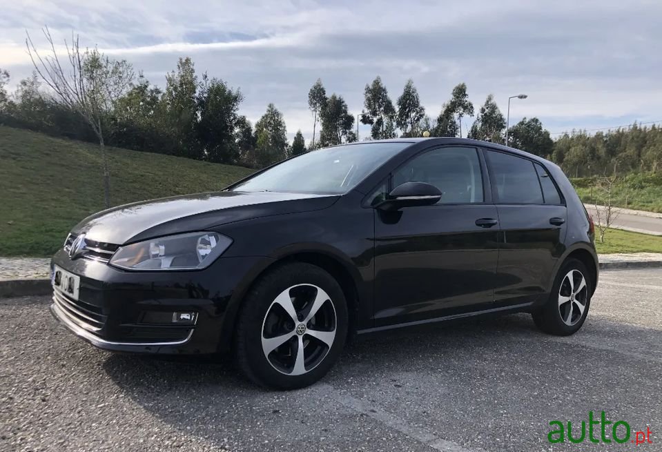 2012' Volkswagen Golf photo #1